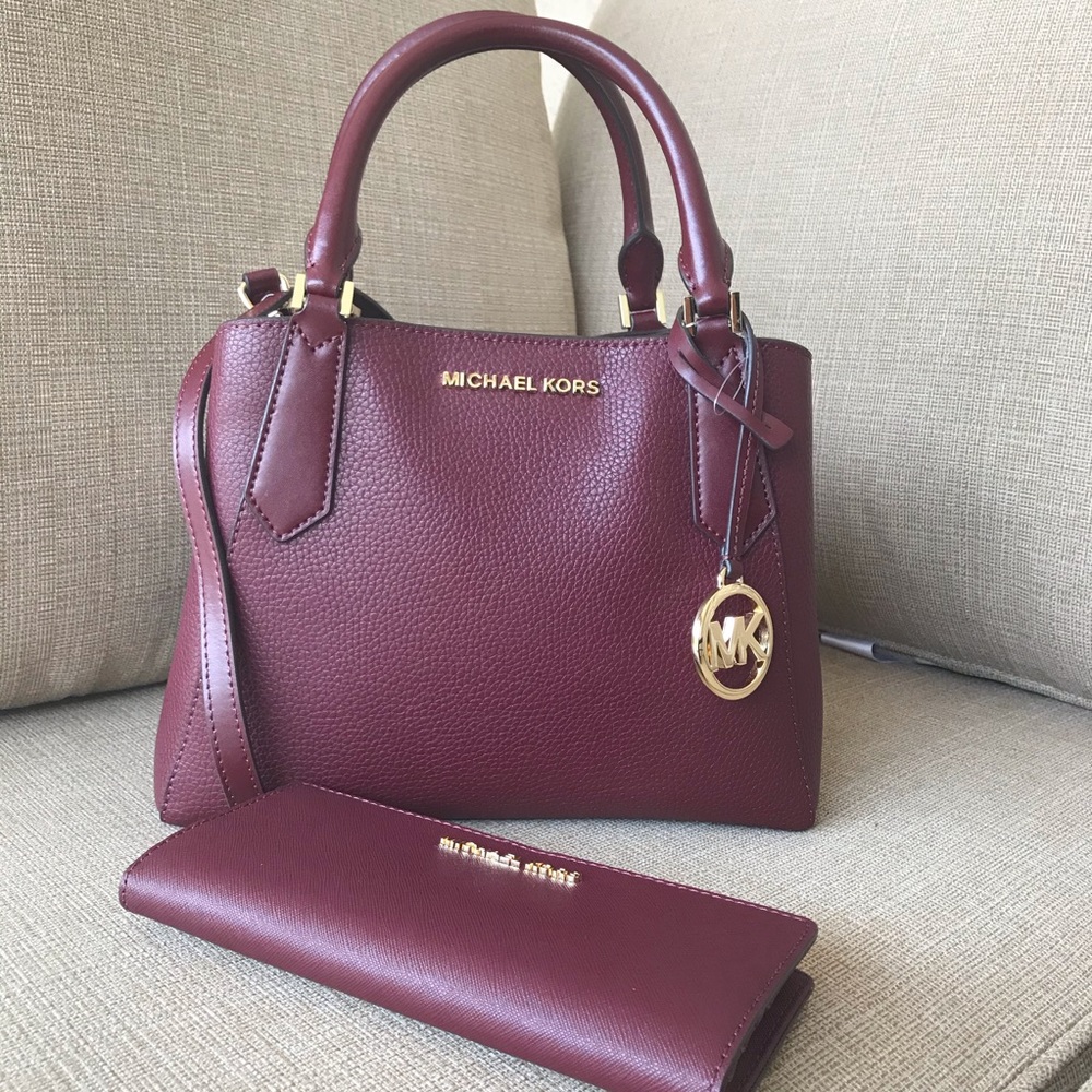 Bundle✨Michael Kors small Kimberly satchel &wallet - Picture 2 of 8